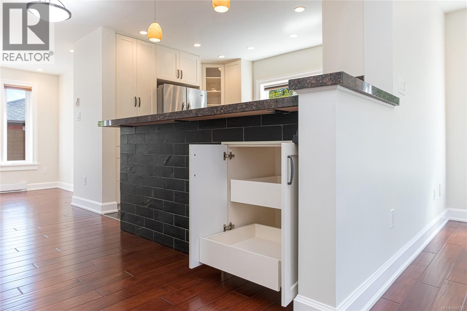2617 Doncaster Dr - 18