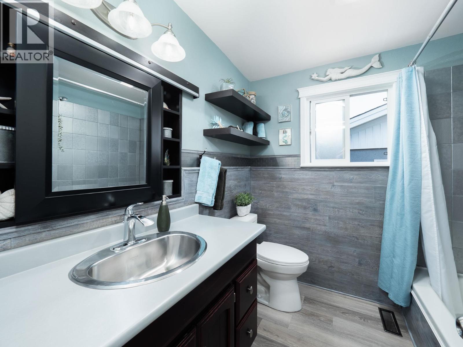 Photo 15 of 40 — 1094 IRWIN STREET · Prince George, BC