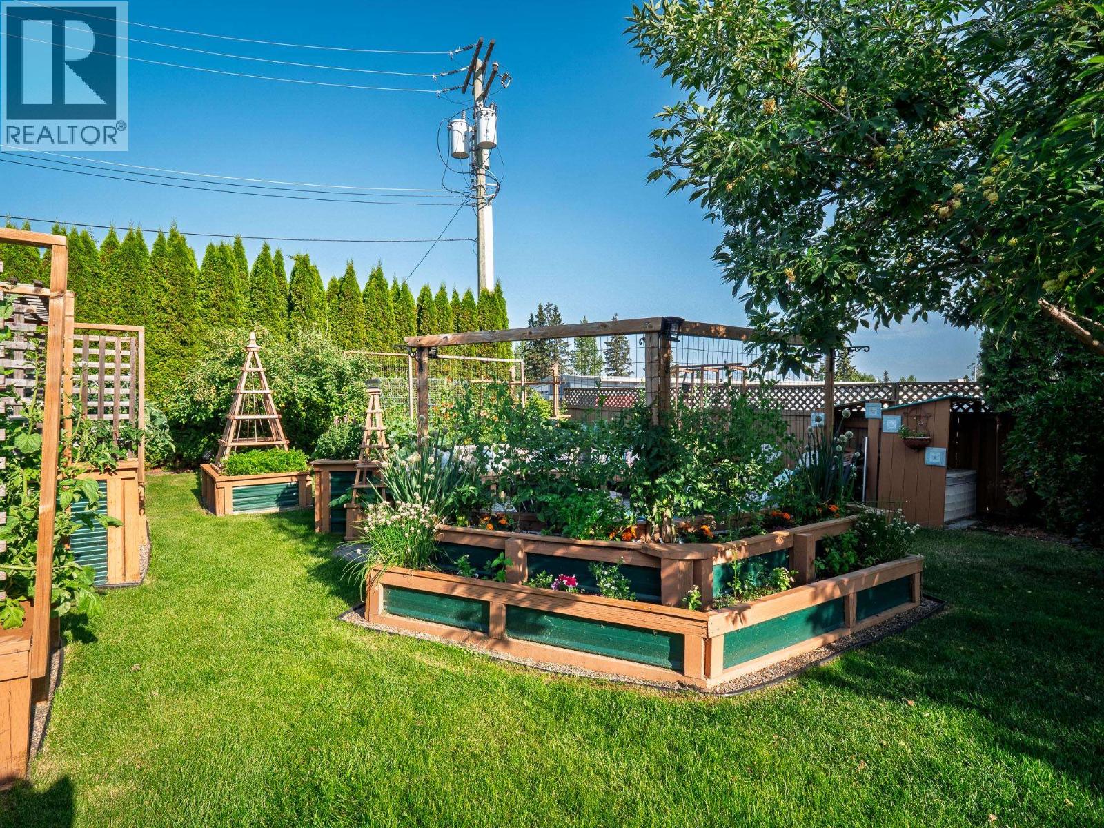 Photo 33 of 40 — 1094 IRWIN STREET · Prince George, BC