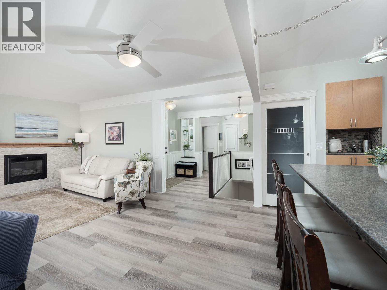 Photo 8 of 40 — 1094 IRWIN STREET · Prince George, BC