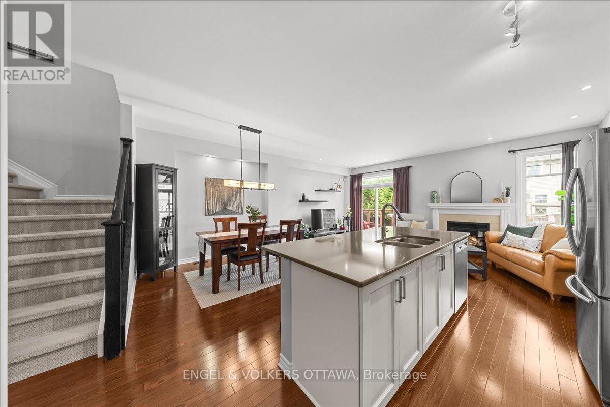 Condos for Sale in Ottawa – 520 ROCHEFORT CIRCLE, Ottawa – By Peter Sagos - Image 12