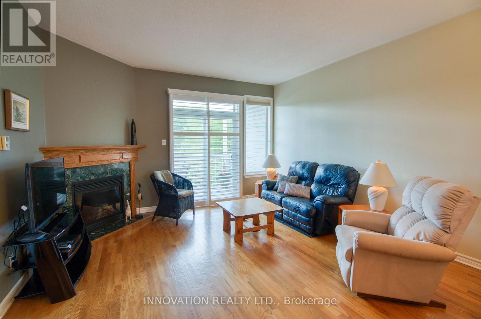 27 EILEEN CRESCENT - 18