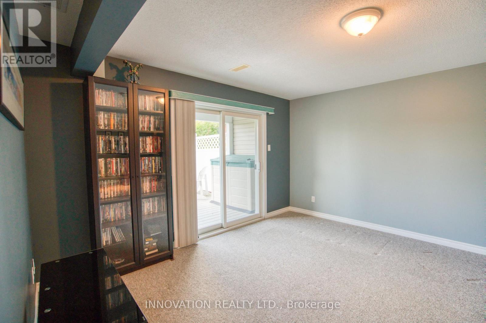 27 EILEEN CRESCENT - 37