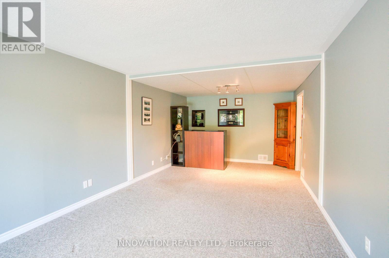 27 EILEEN CRESCENT - 38