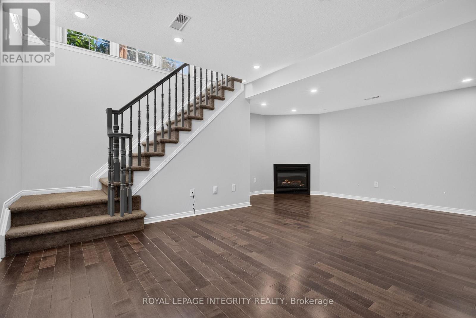 640 KILBIRNIE DRIVE - 22