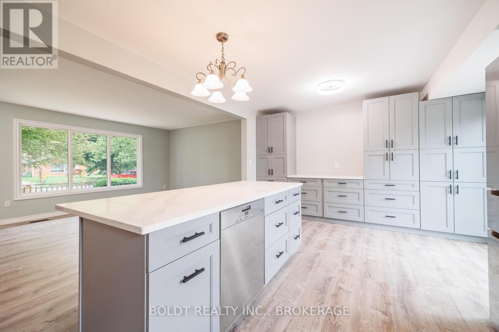 8 PAMELA DRIVE - 13