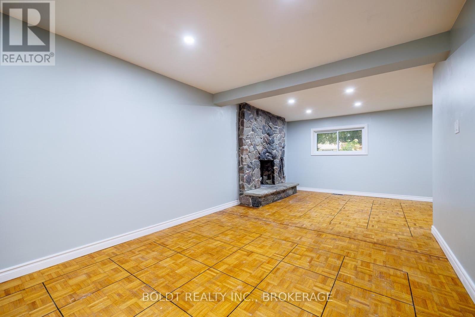 8 PAMELA DRIVE - 20