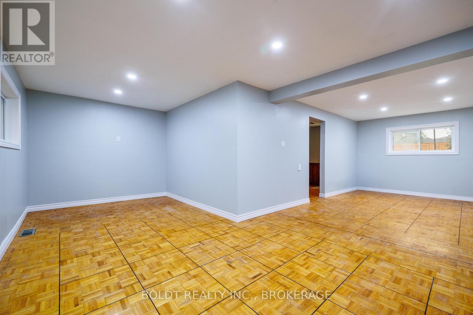 8 PAMELA DRIVE - 21