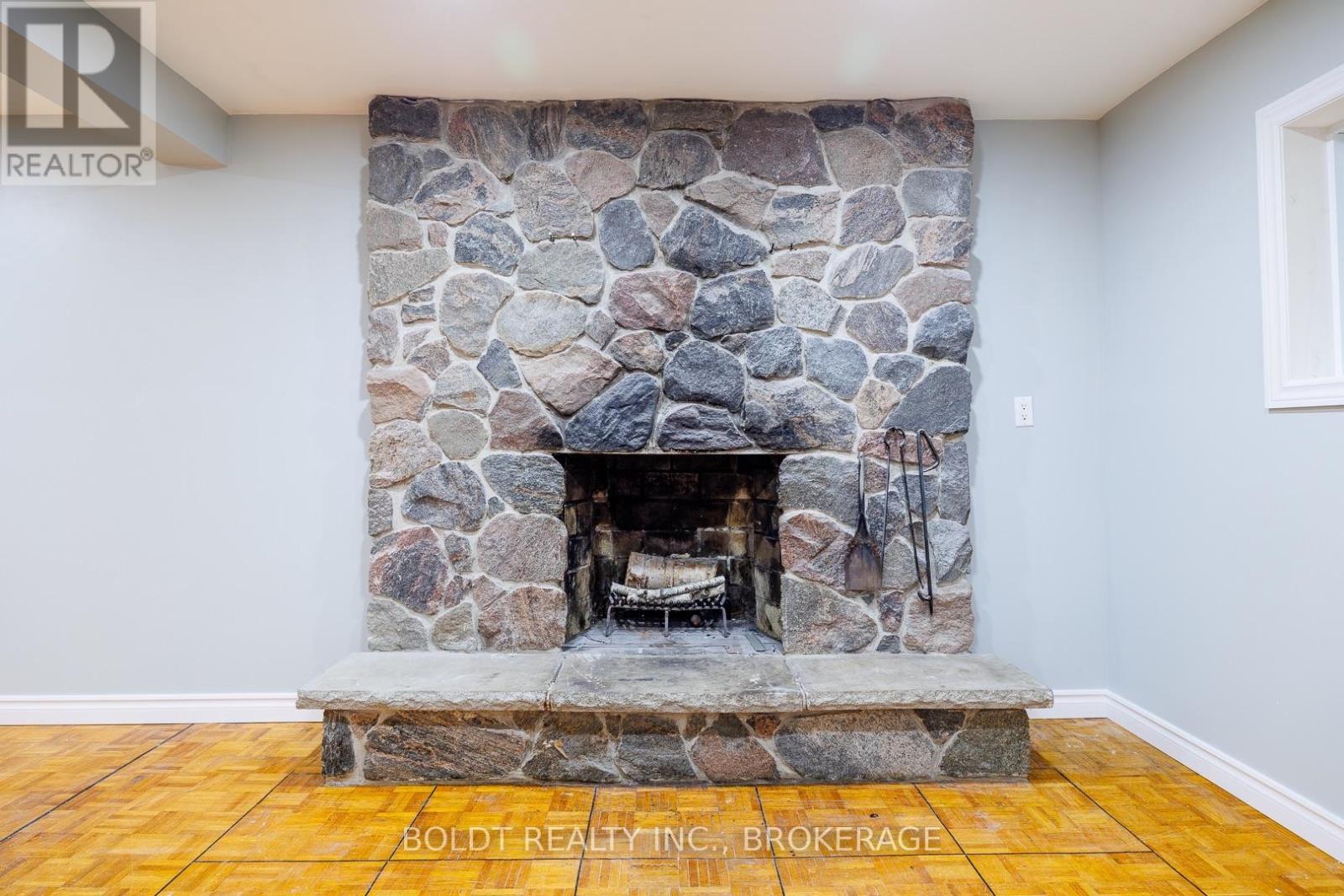 8 PAMELA DRIVE - 22