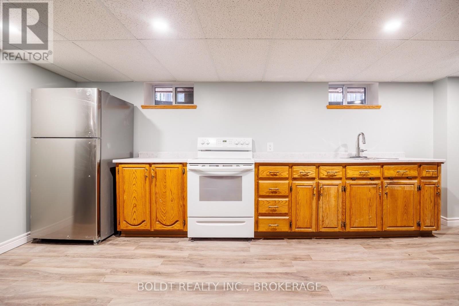 8 PAMELA DRIVE - 25