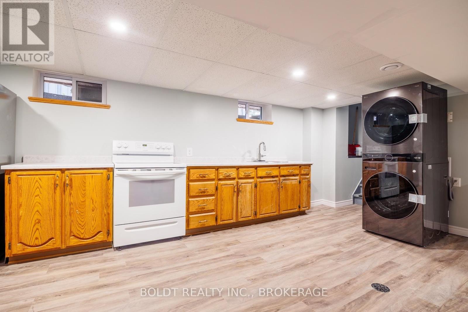 8 PAMELA DRIVE - 26