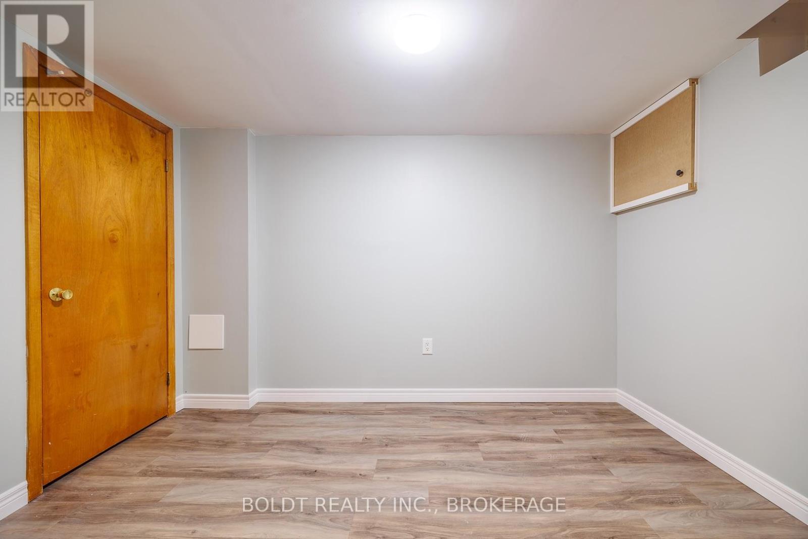 8 PAMELA DRIVE - 27