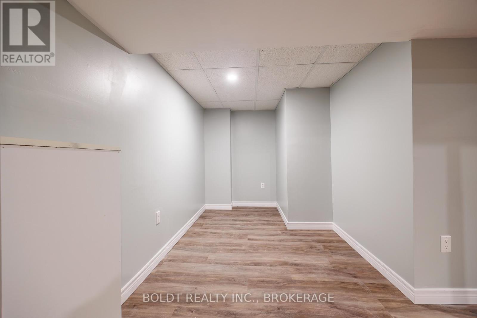 8 PAMELA DRIVE - 28