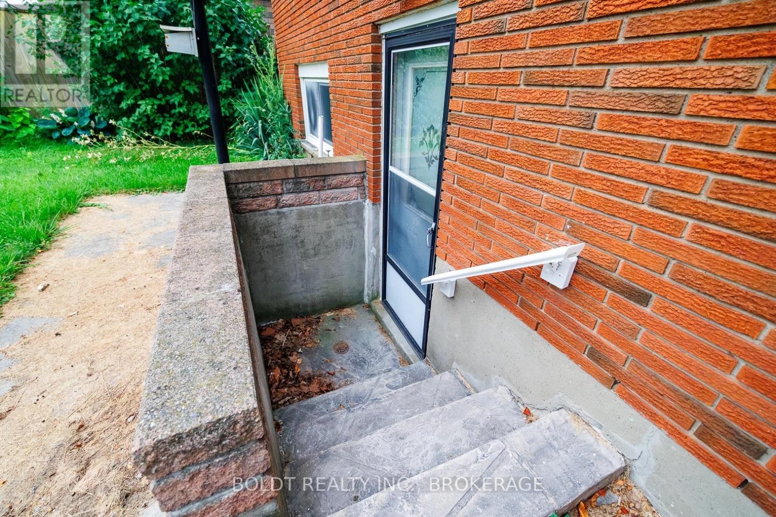 8 PAMELA DRIVE - 4