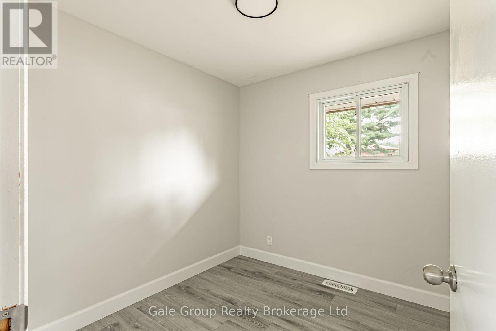32A GLENDALE DRIVE - 13