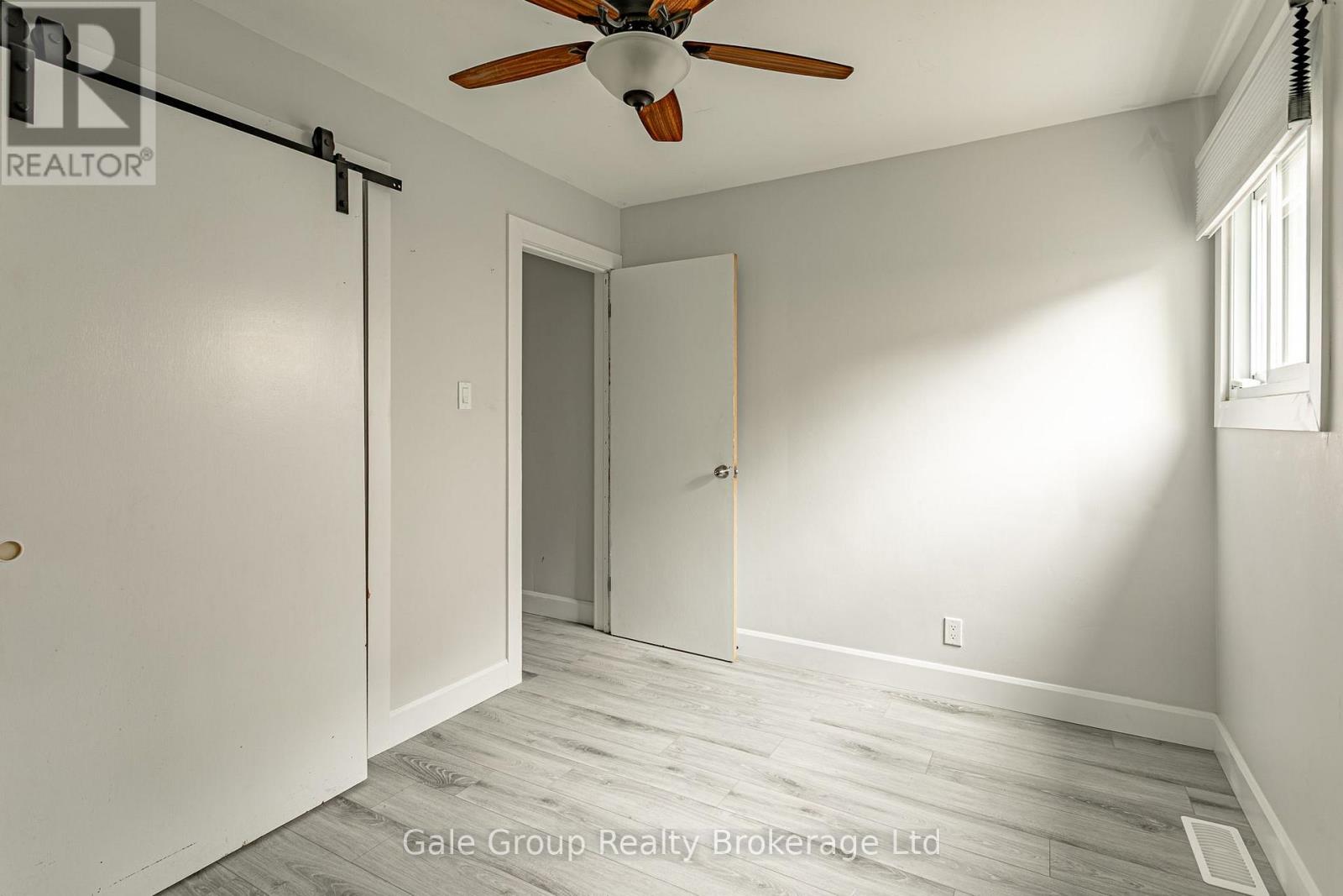32A GLENDALE DRIVE - 18