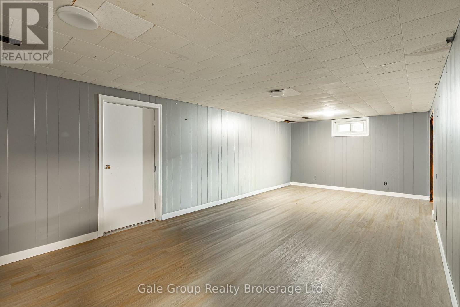 32A GLENDALE DRIVE - 21