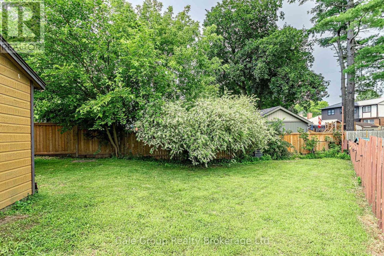 32A GLENDALE DRIVE - 24