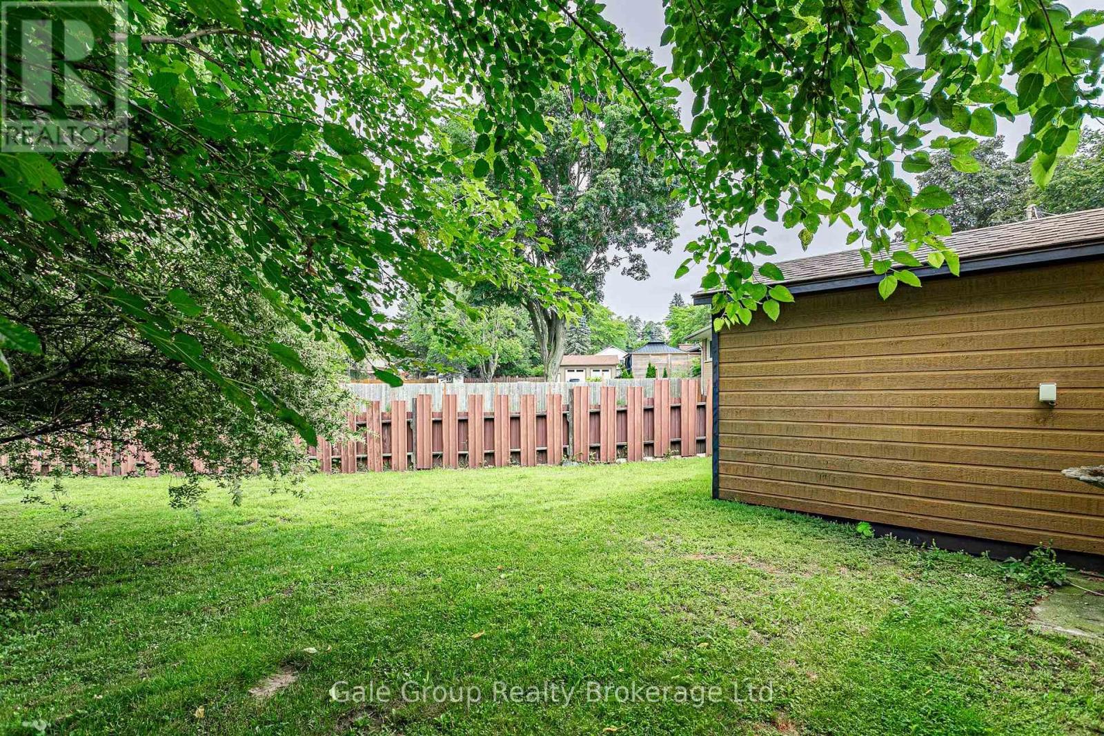 32A GLENDALE DRIVE - 26