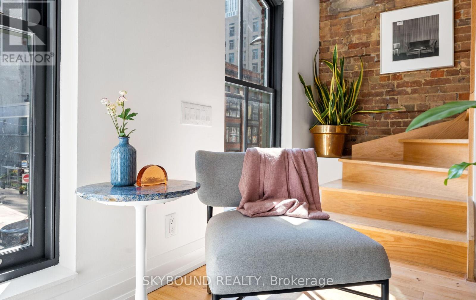 #223 5 ST. JOSEPH STREET E - 18