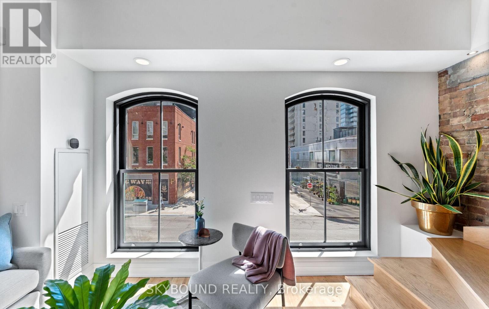 #223 5 ST. JOSEPH STREET E - 19