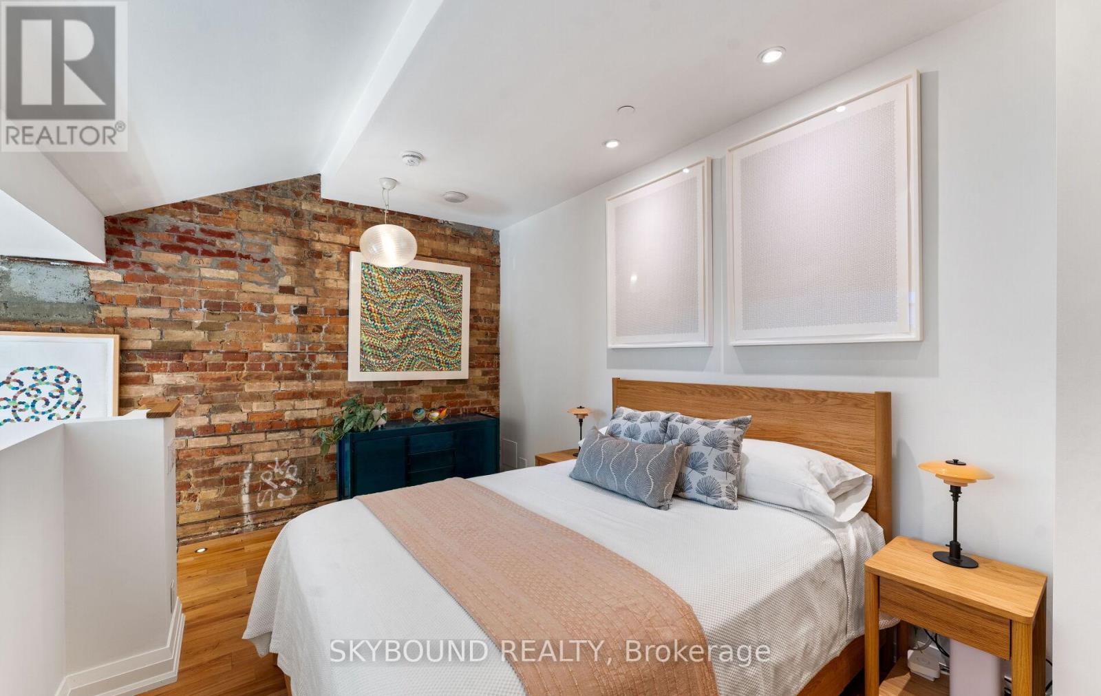 #223 5 ST. JOSEPH STREET E - 32