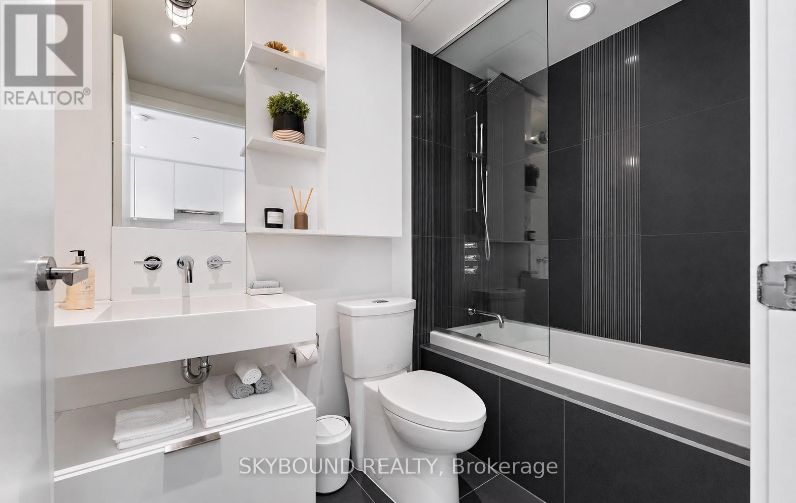 #223 5 ST. JOSEPH STREET E - 34