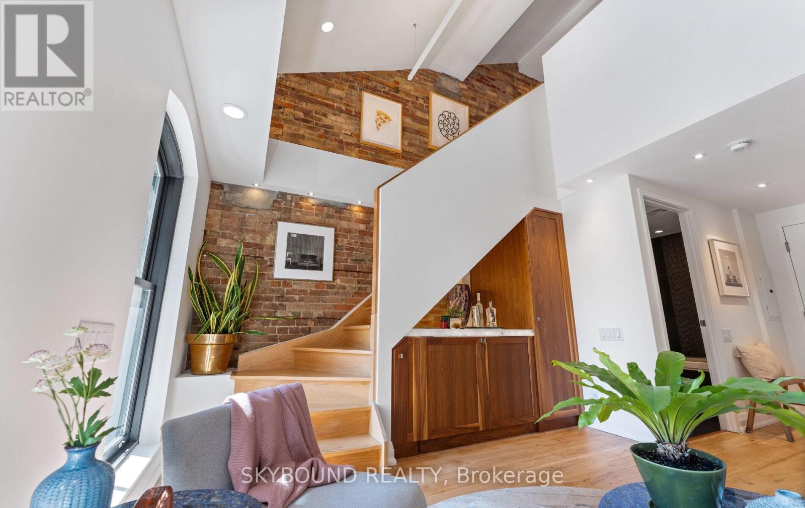 #223 5 ST. JOSEPH STREET E - 7