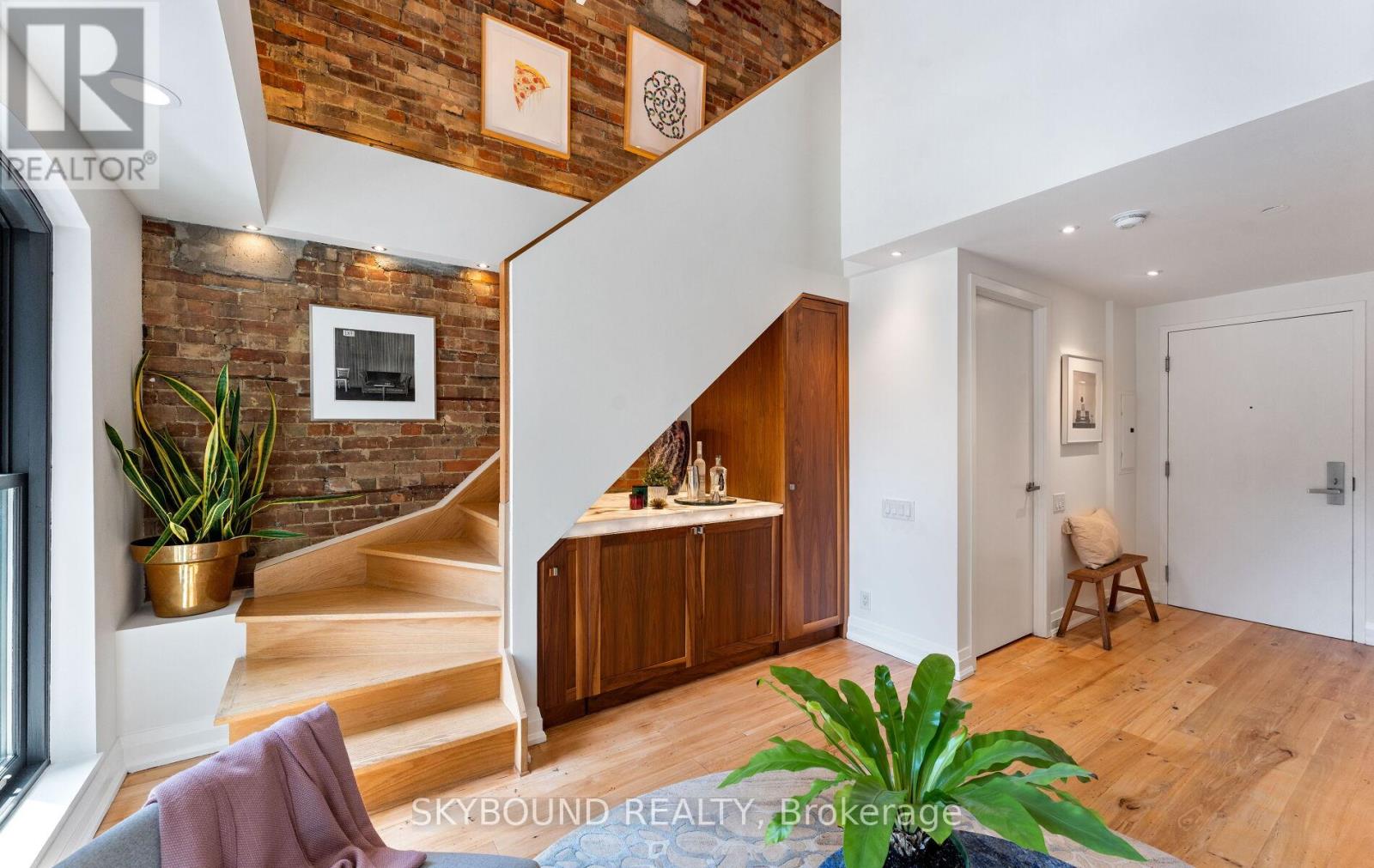 #223 5 ST. JOSEPH STREET E - 5
