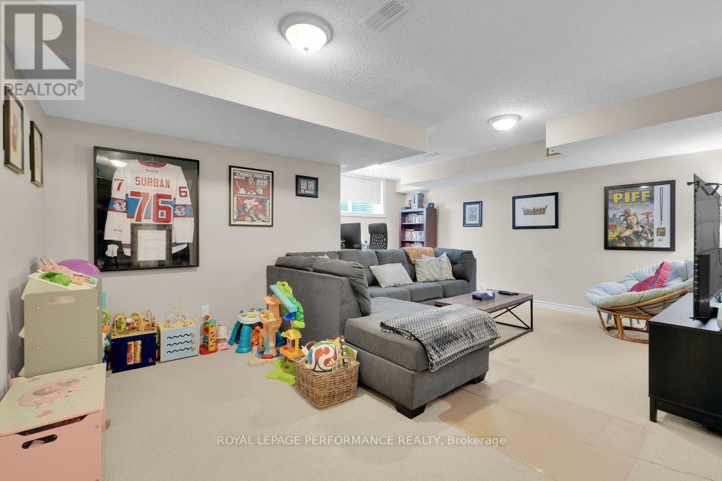 152 PURPLE FINCH CRESCENT - 30