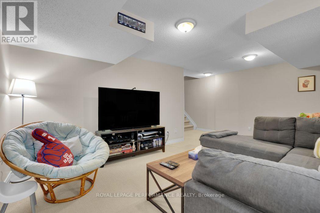 152 PURPLE FINCH CRESCENT - 31