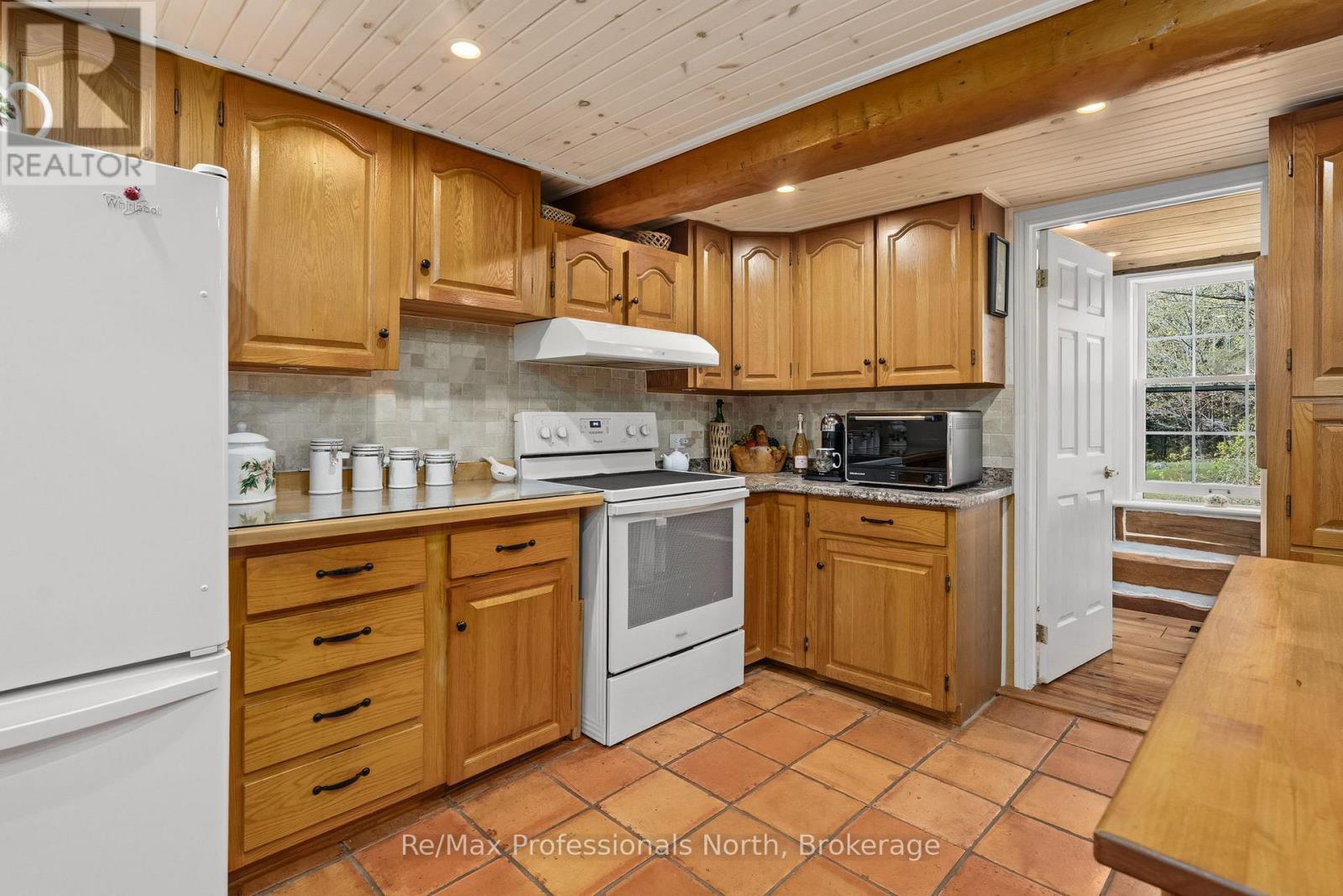3569 CHETWYND ROAD - 15
