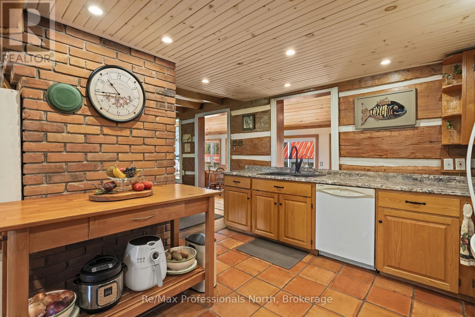 3569 CHETWYND ROAD - 16