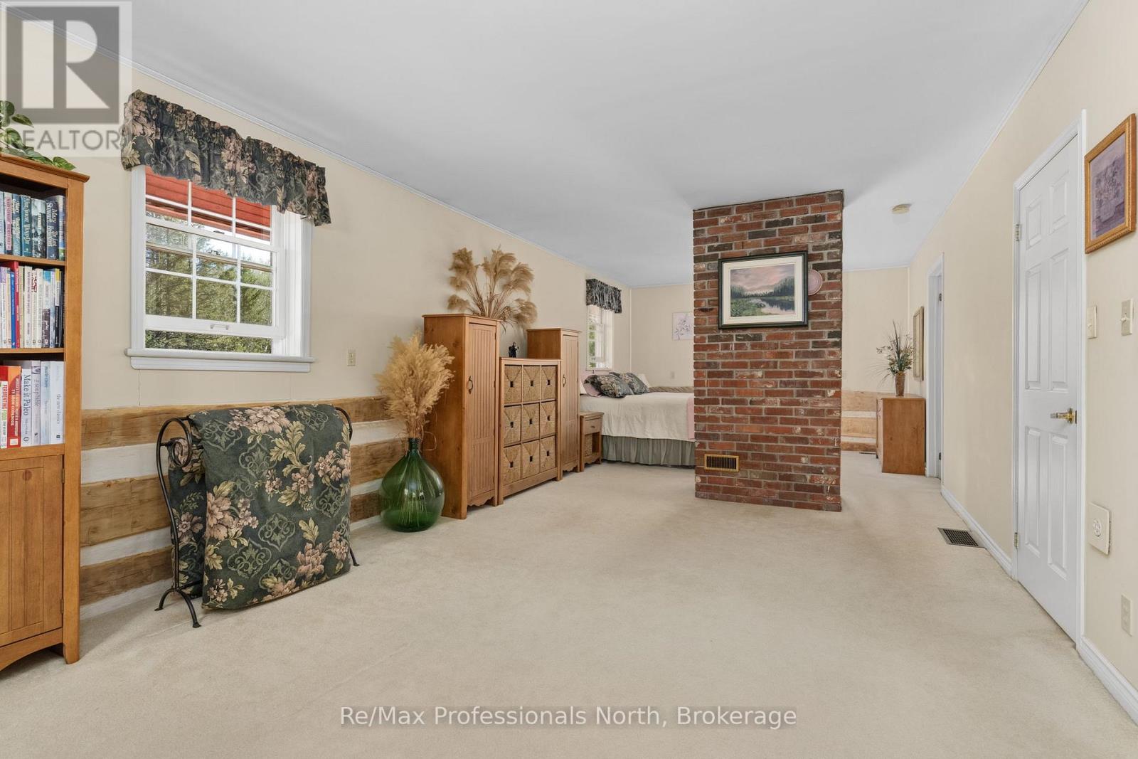 3569 CHETWYND ROAD - 19