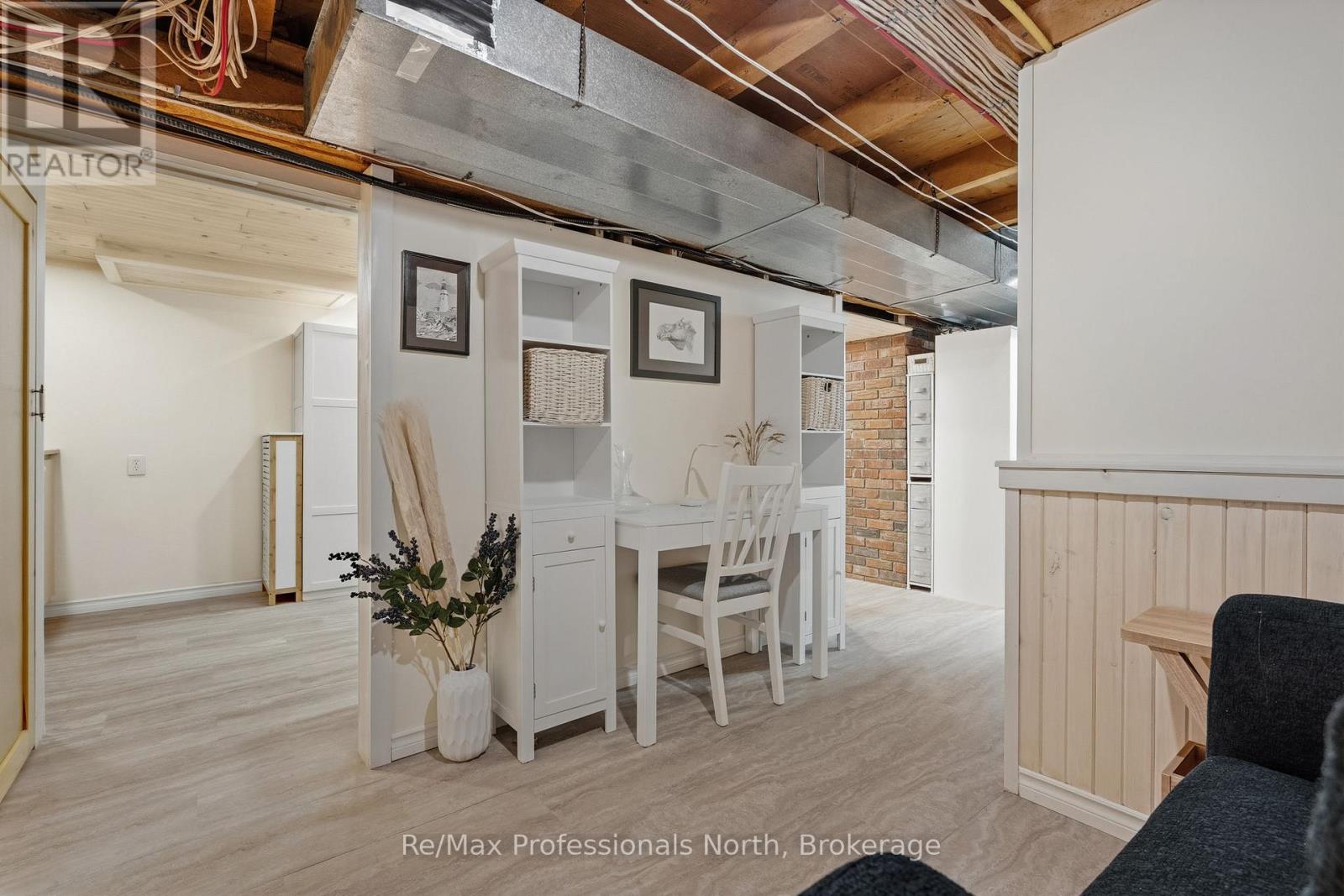 3569 CHETWYND ROAD - 23