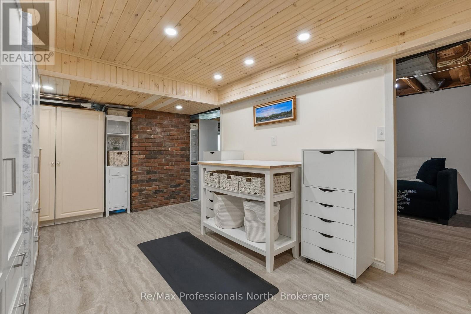 3569 CHETWYND ROAD - 24