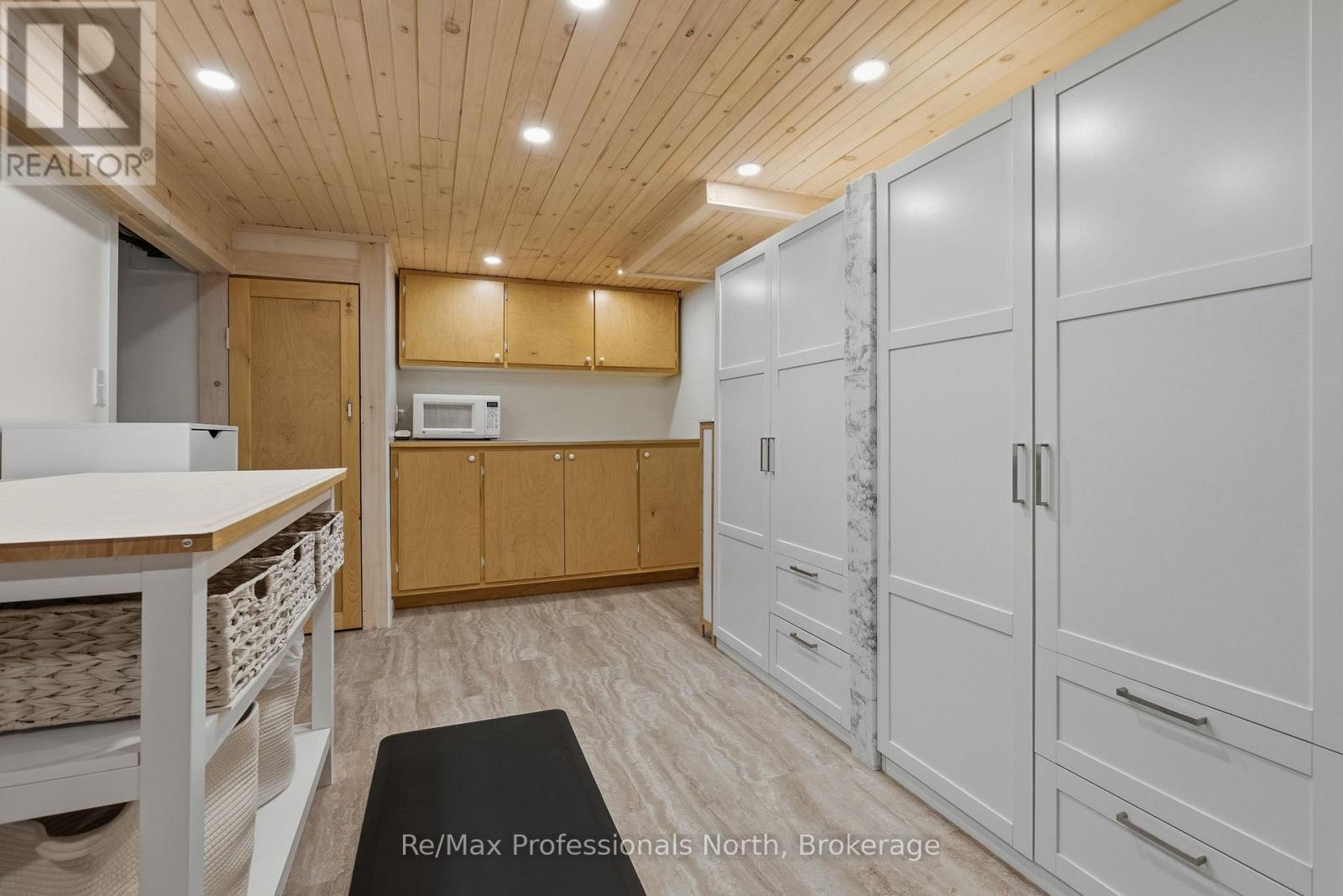 3569 CHETWYND ROAD - 25
