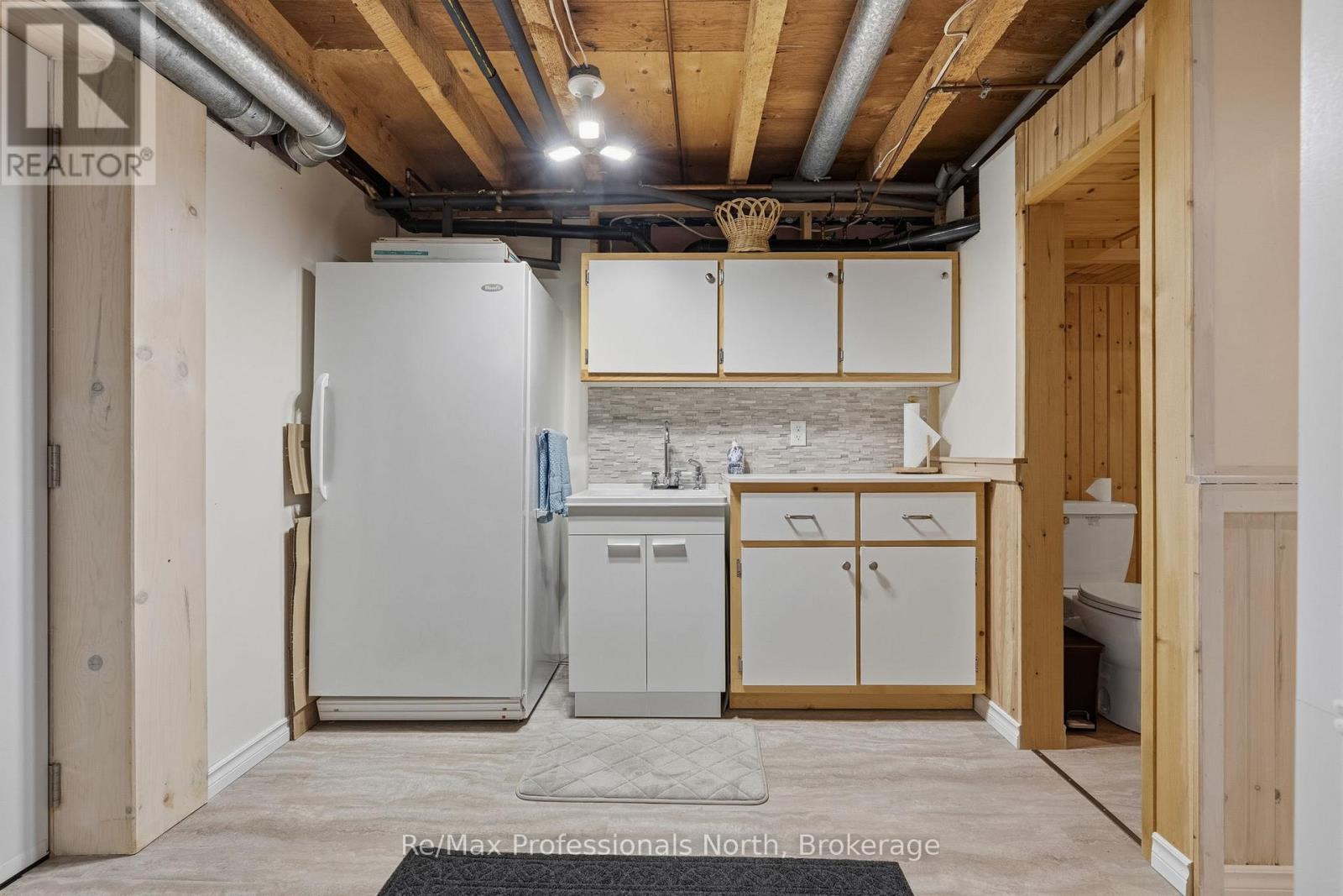 3569 CHETWYND ROAD - 26