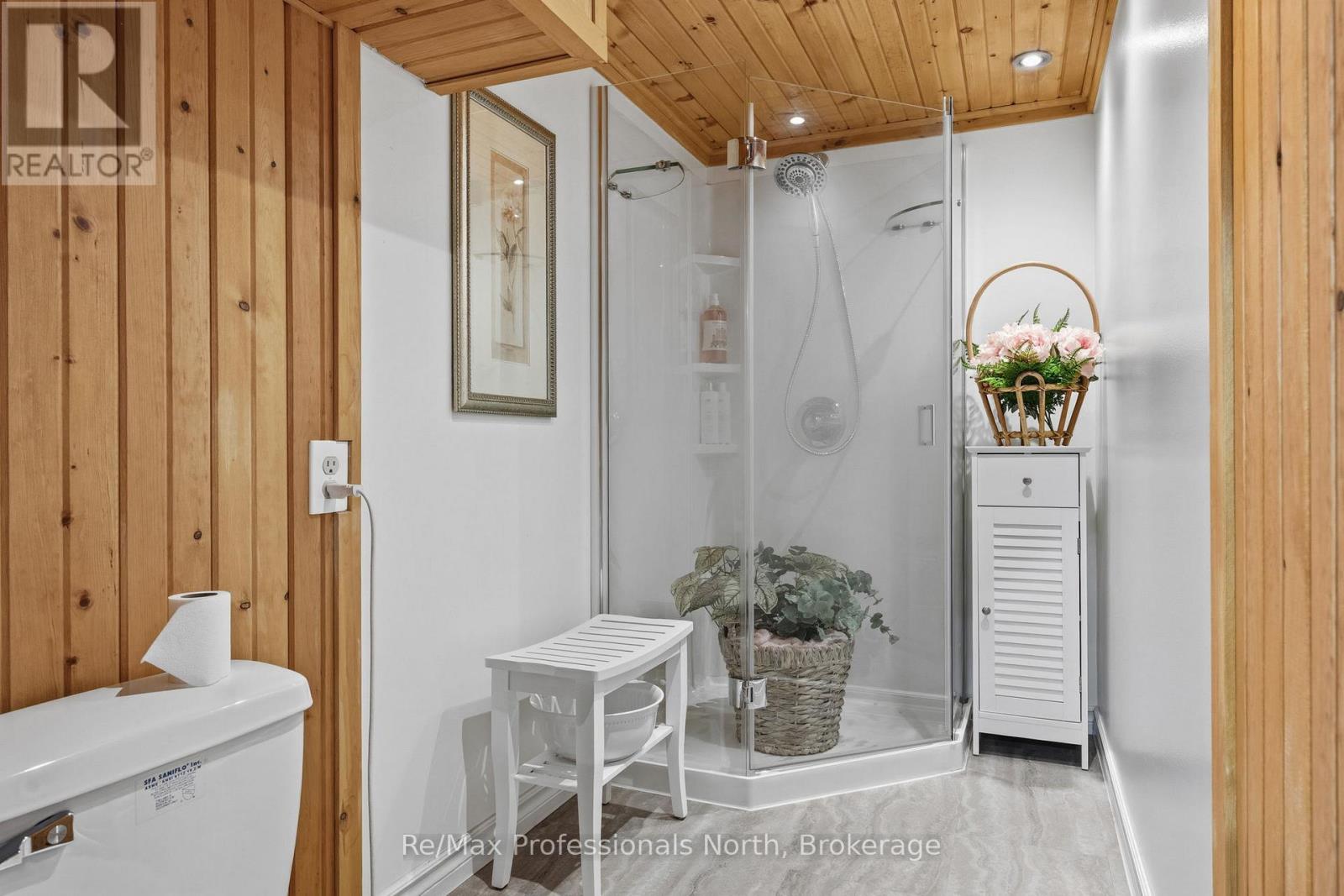 3569 CHETWYND ROAD - 27