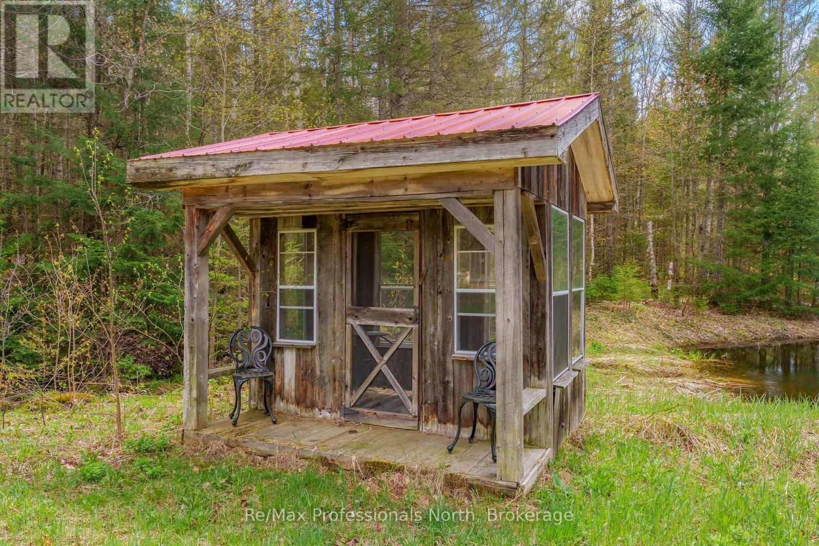 3569 CHETWYND ROAD - 44