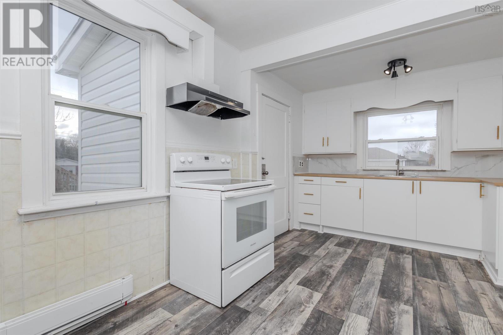 214 Alexandra Street - 14