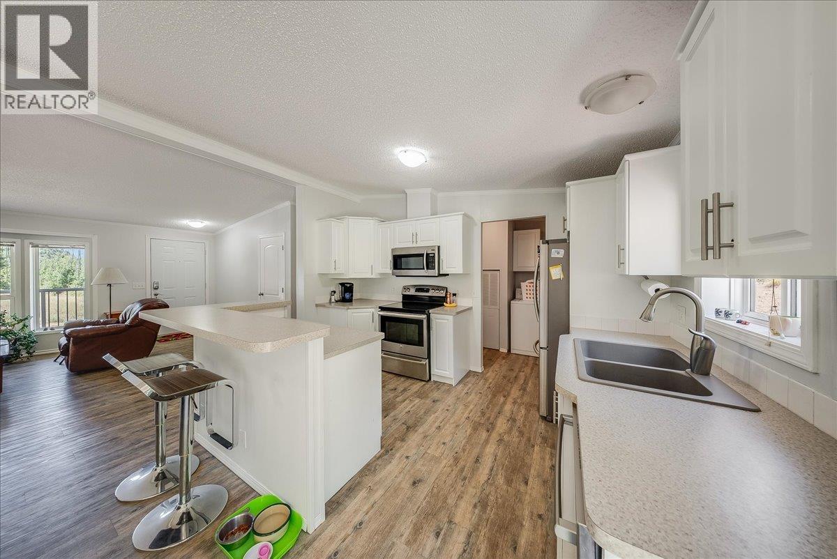 591 Baerg Road, Castlegar — photo 3