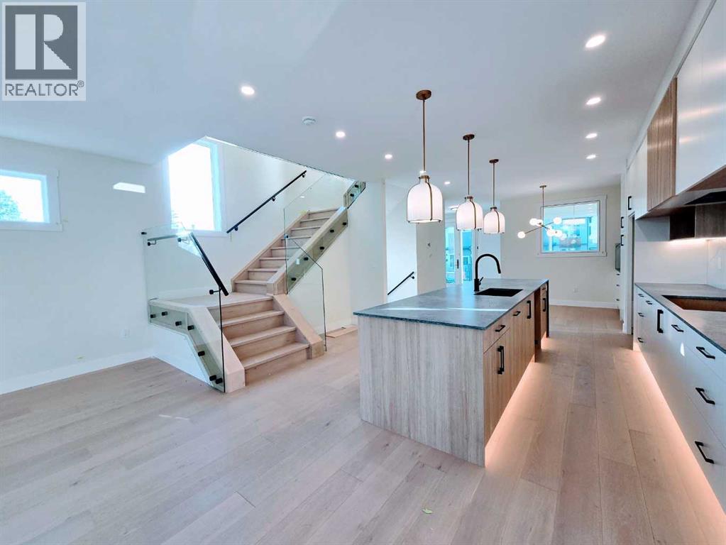 417 37 Avenue NW - 14