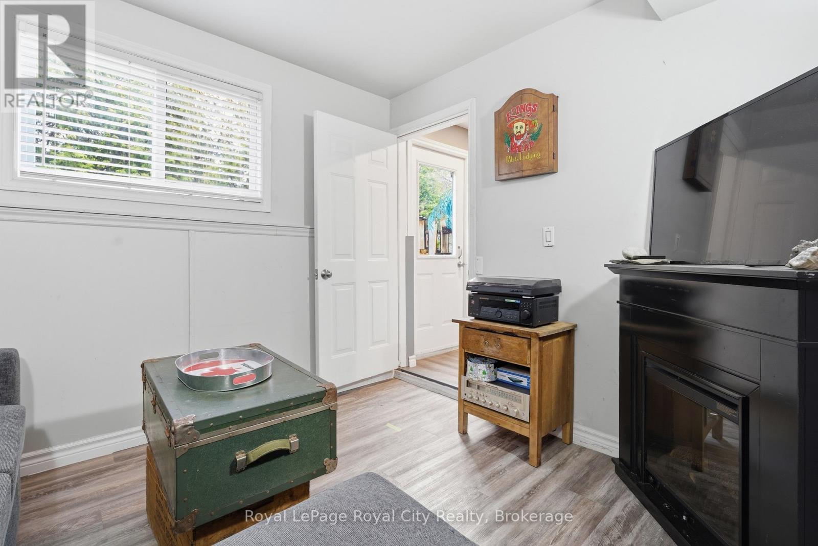 #13 320 ALMA STREET - 16