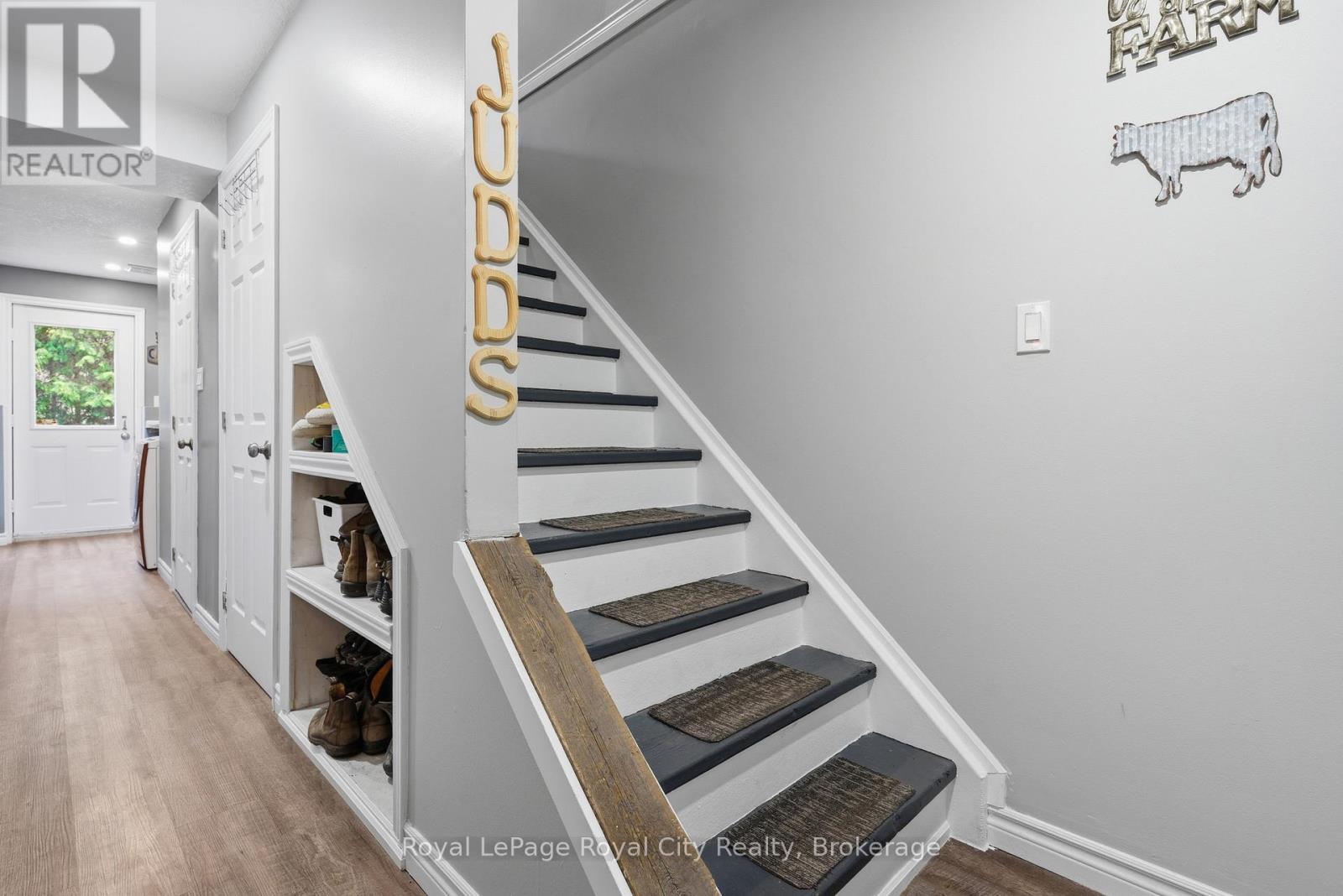 #13 320 ALMA STREET - 21