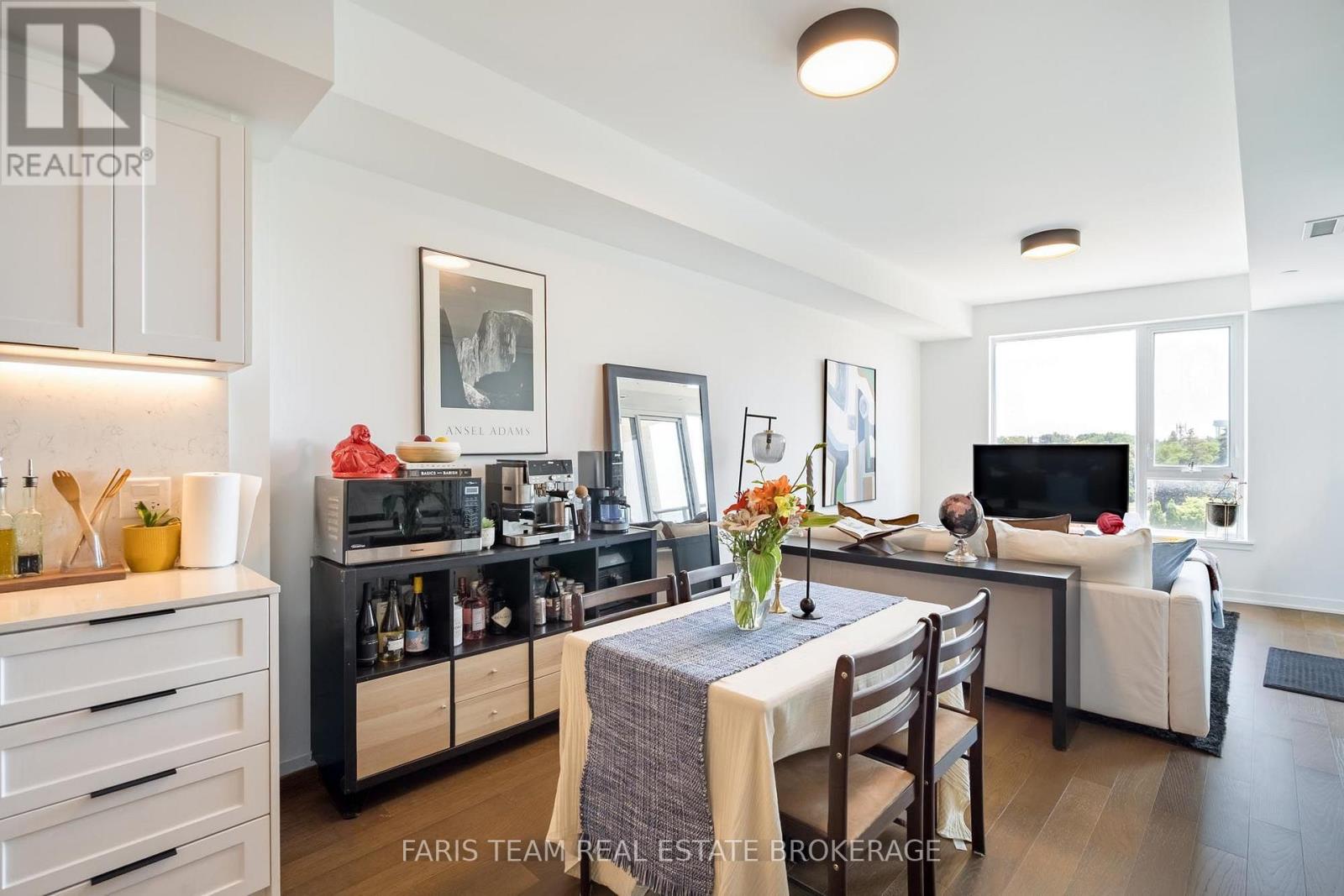 #413 31 HURON STREET - 12