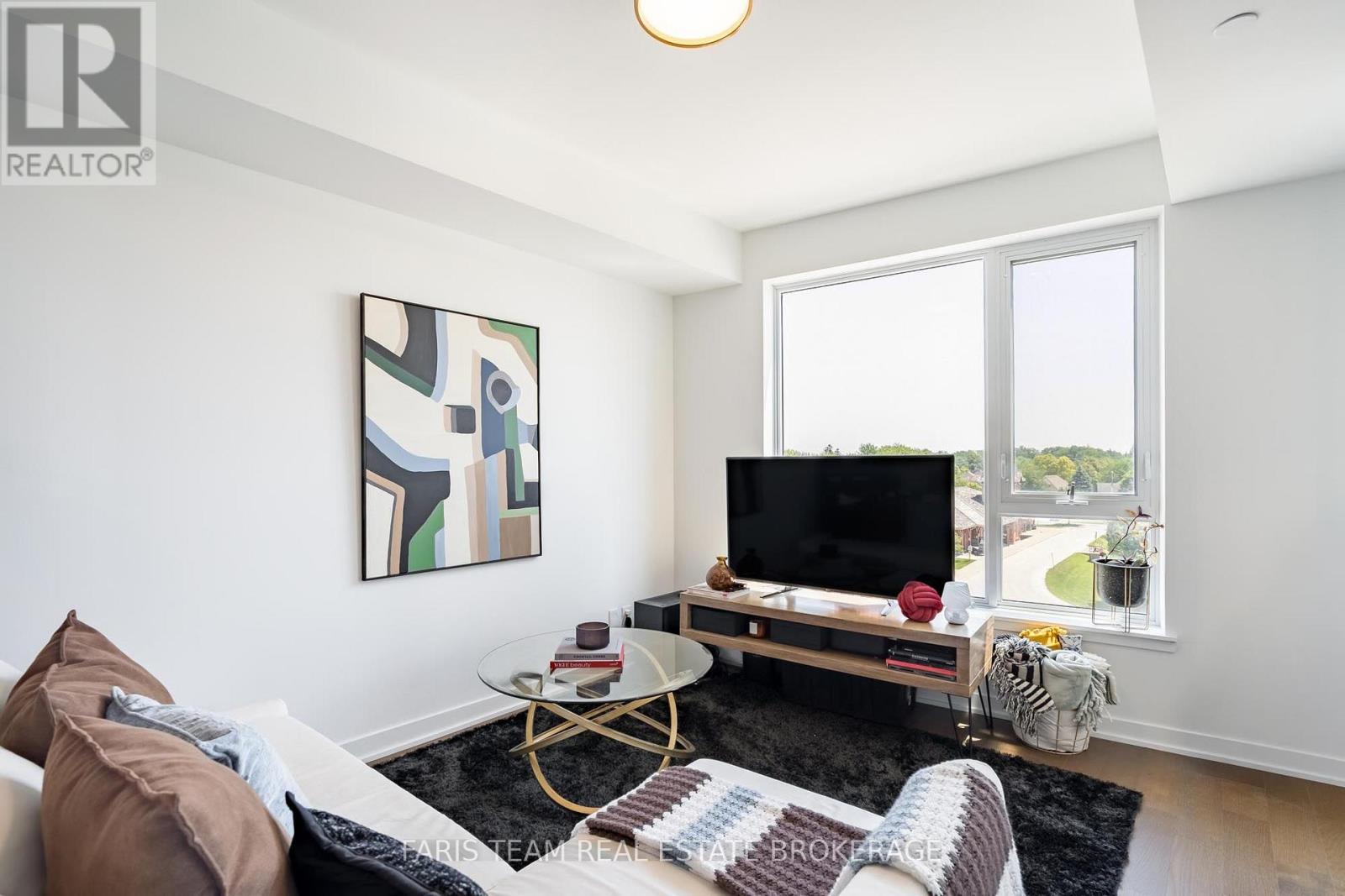 #413 31 HURON STREET - 13