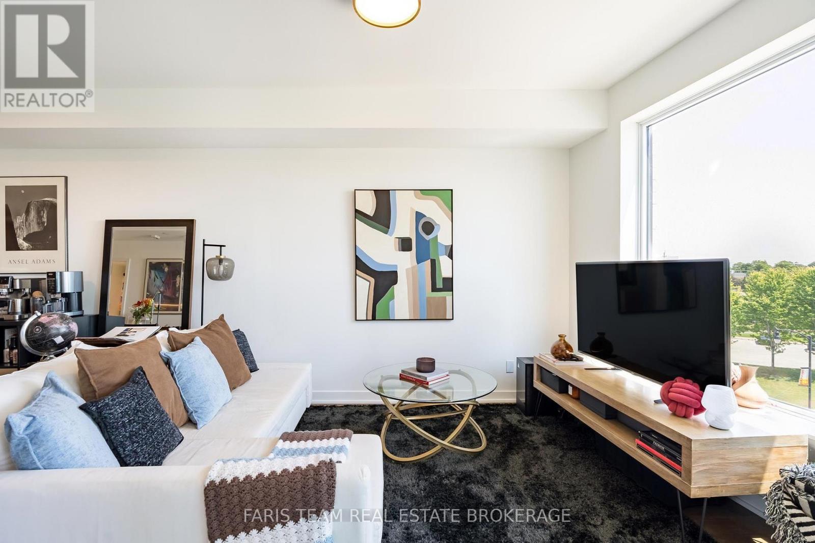 #413 31 HURON STREET - 14