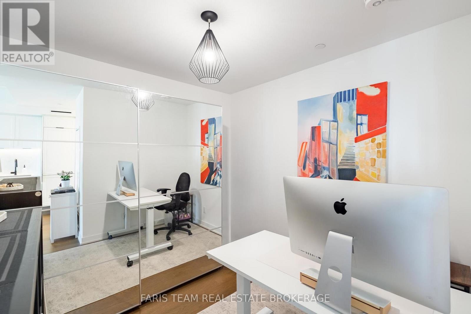 #413 31 HURON STREET - 18