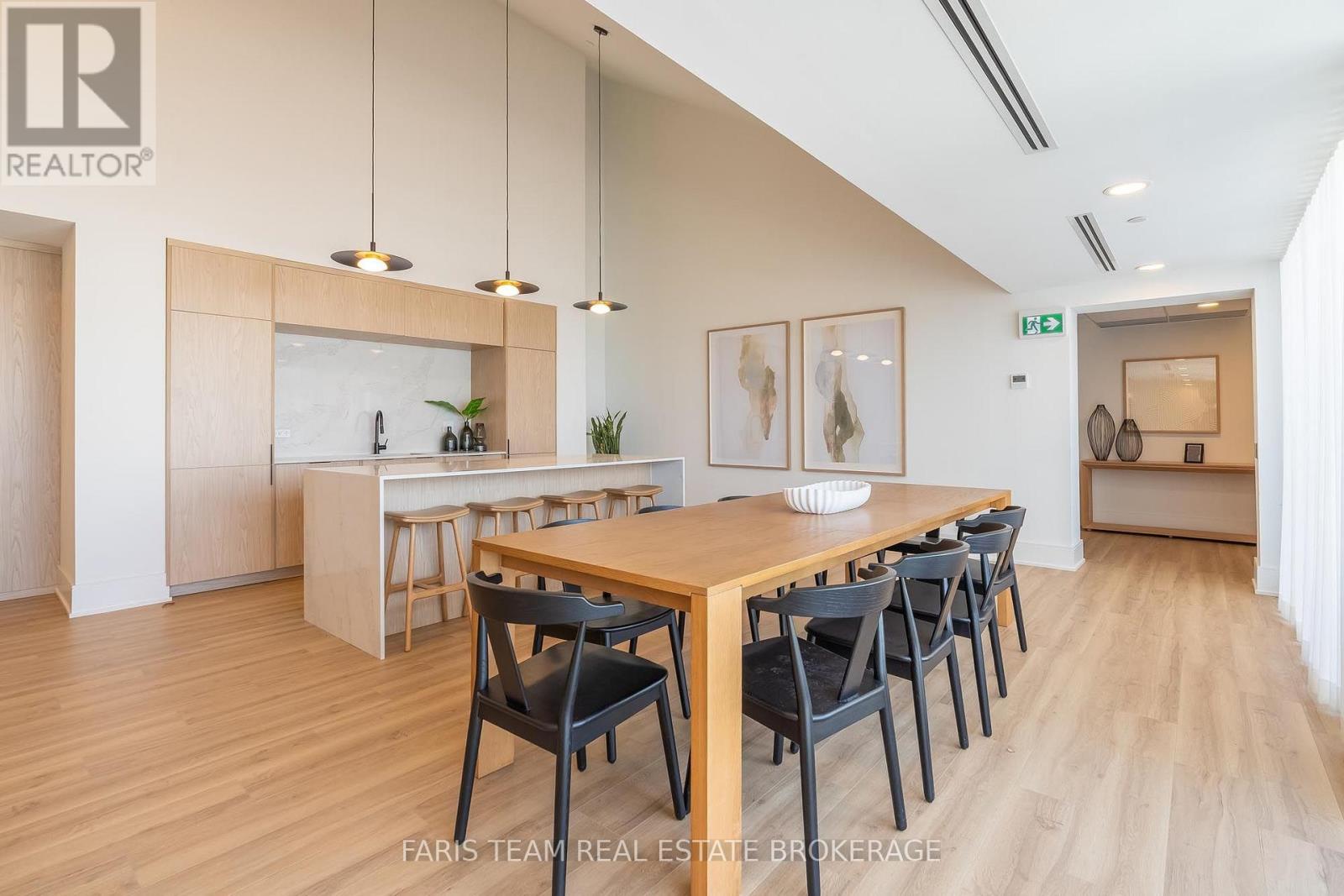 #413 31 HURON STREET - 25